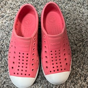 Hot pink Natives! Size 13